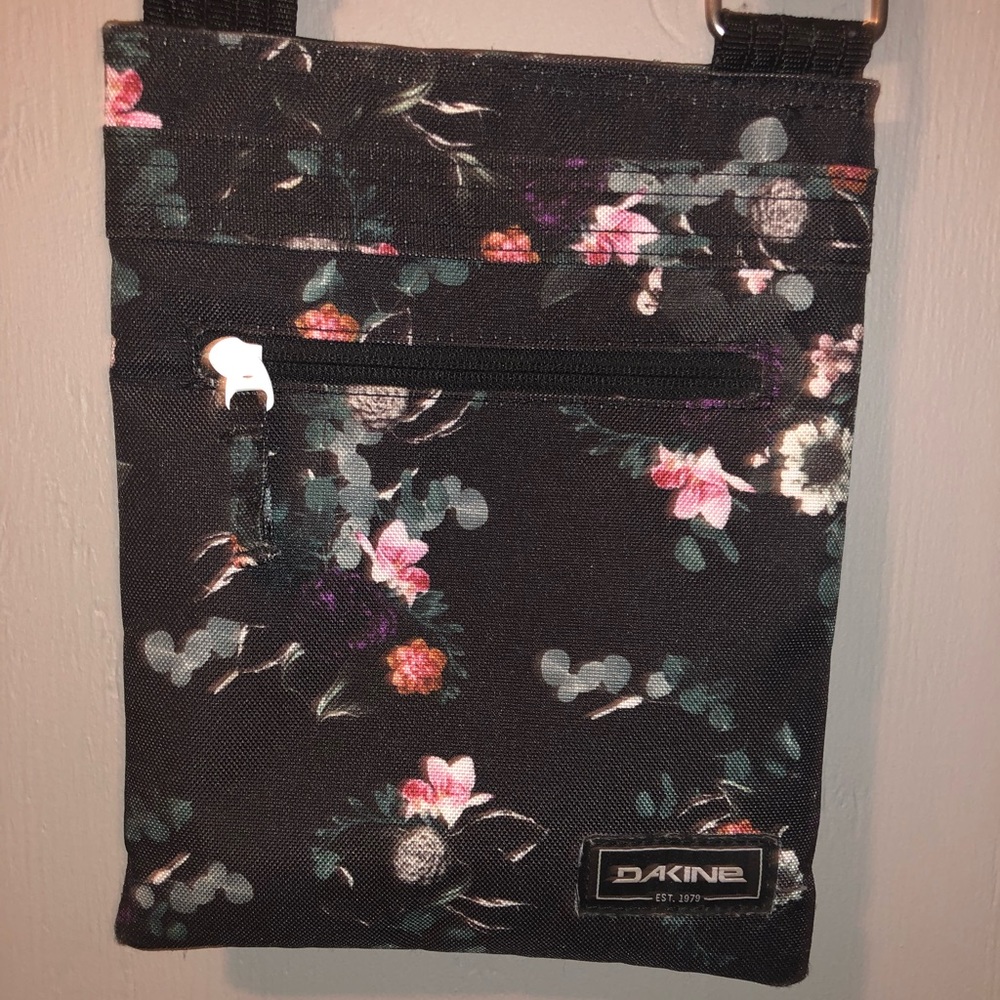 Dakine floral/black crossbody bag